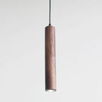 Lampe de chevet en bois naturel avec teinte chaude et design épuré