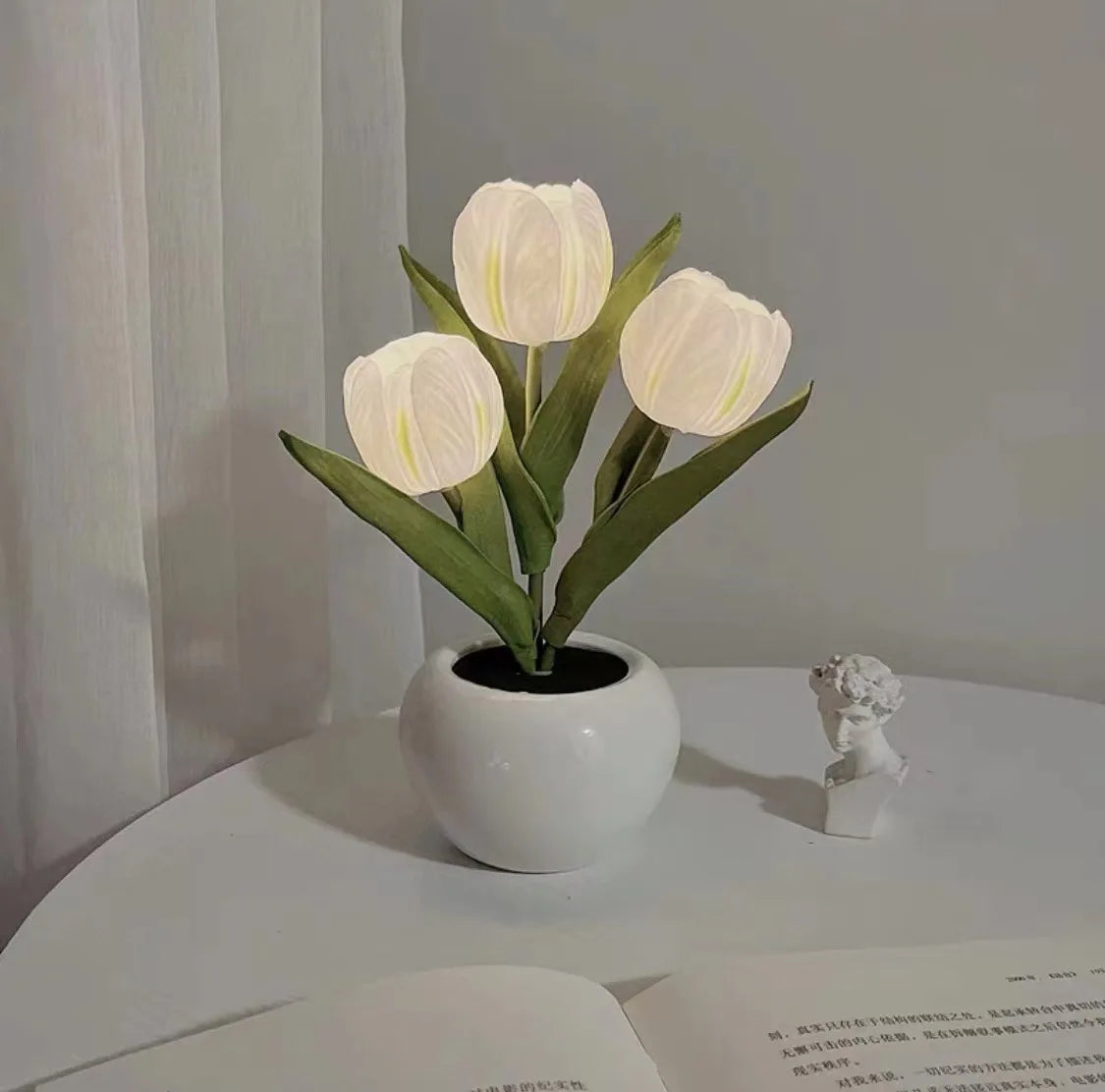 Lampe de Chevet Tulipe LED – Ambiance Douce et Design Élégant