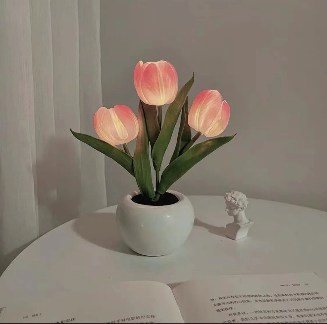 Lampe de Chevet Tulipe LED – Ambiance Douce et Design Élégant